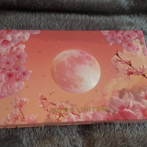 LUNAR BEAUTY NUDE PRISM EYESHADOW PALETTE $55 - Picture 13 of 13